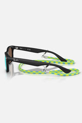 Occhiali da sole Ray-Ban RJ9052S 7028/55 Junior, montatura gommata nera con lenti verde chiaro specchiate blu.