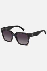 Occhiali da sole Tommy Hilfiger TH 2100/S JBW3X, montatura tartarugato blu con lenti grigio sfumato.